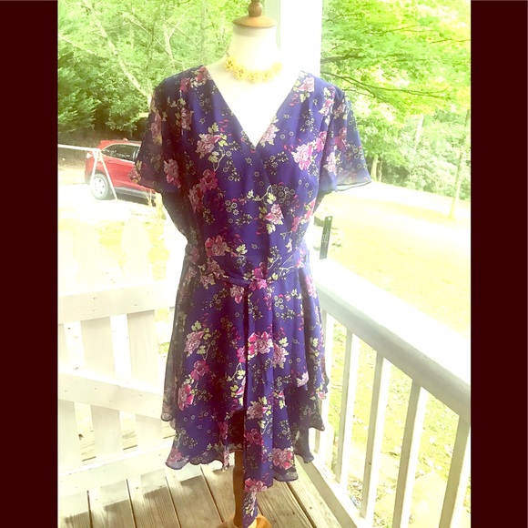 Tahari Dresses & Skirts - Tahari Floral Faux Wrap Dress 14 FREE SHIP